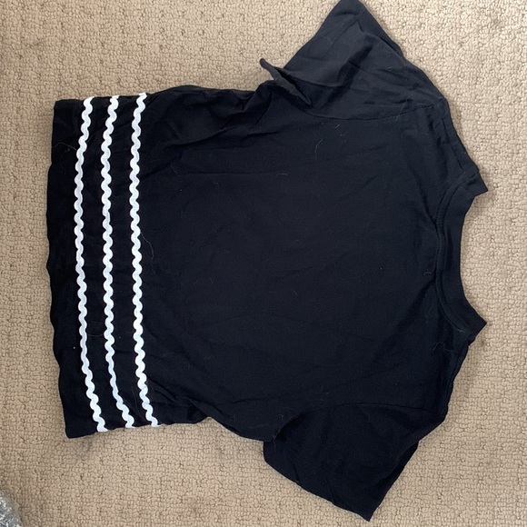 Cropped black t-shirt - Picture 2 of 3